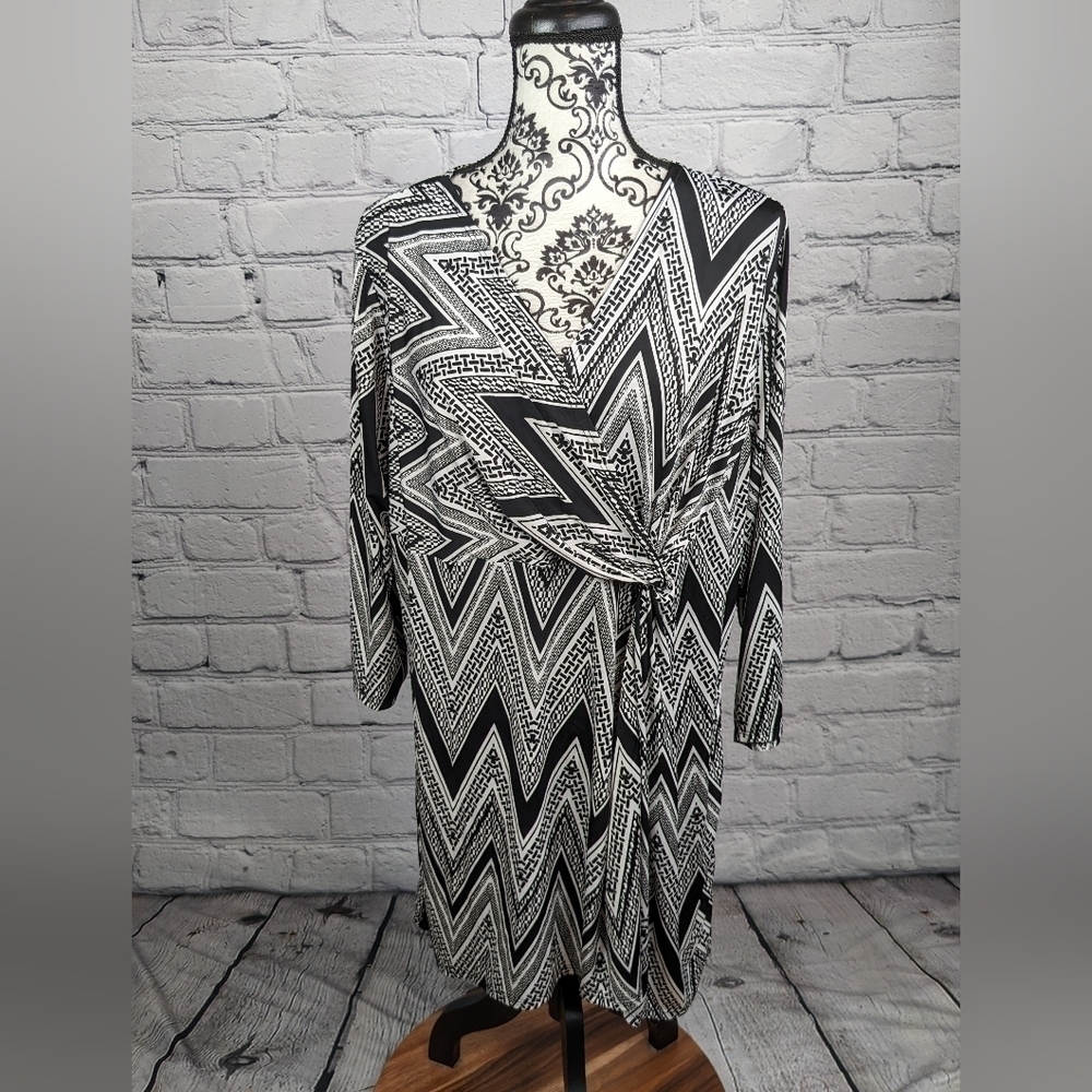 Avenue women's long sleeve stretch knit geometric print twisted front sz 24 b07